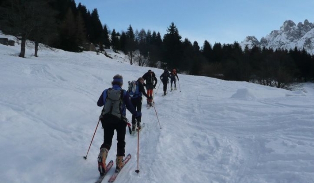 In fila con gli sci